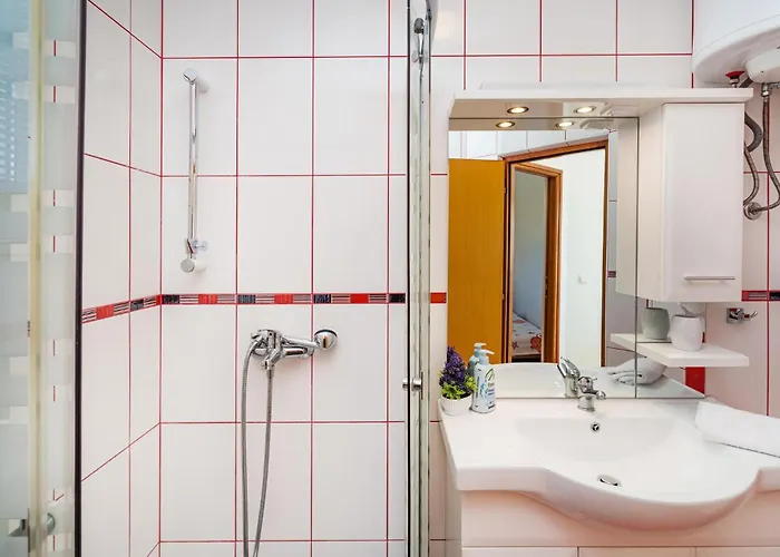 2 Bedroom In דירה
