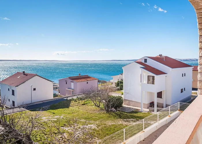 2 Bedroom In דירה רטינה