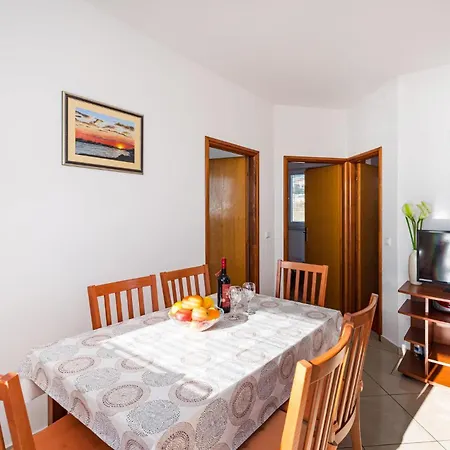 2 Bedroom In Apartment Rtina
