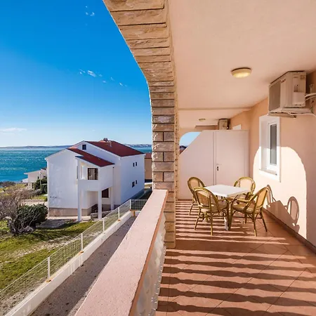 2 Bedroom In アパート *