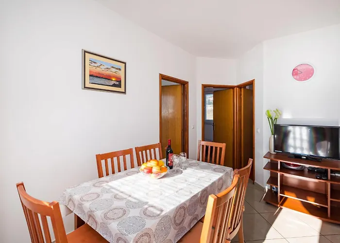 2 Bedroom In Apartman Rtina