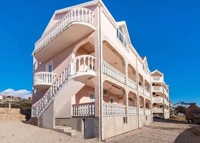 アパート 2 Bedroom In ルティナ